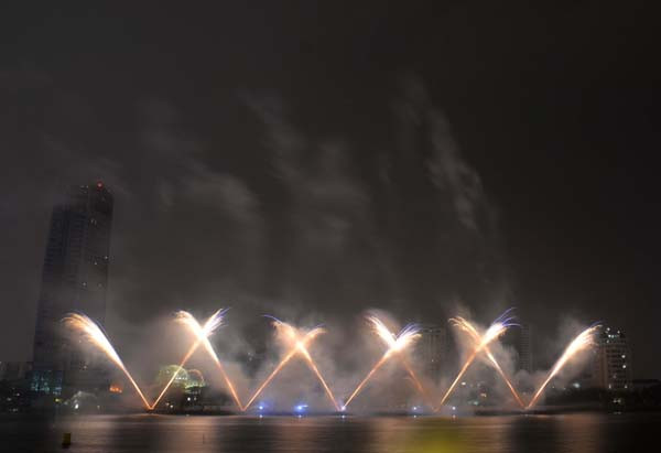 与中国队浪漫的表演节目对立，英国队的表演节目是摇滚、古典和流行音乐的完美结合。（图片来源：《人民报网》）