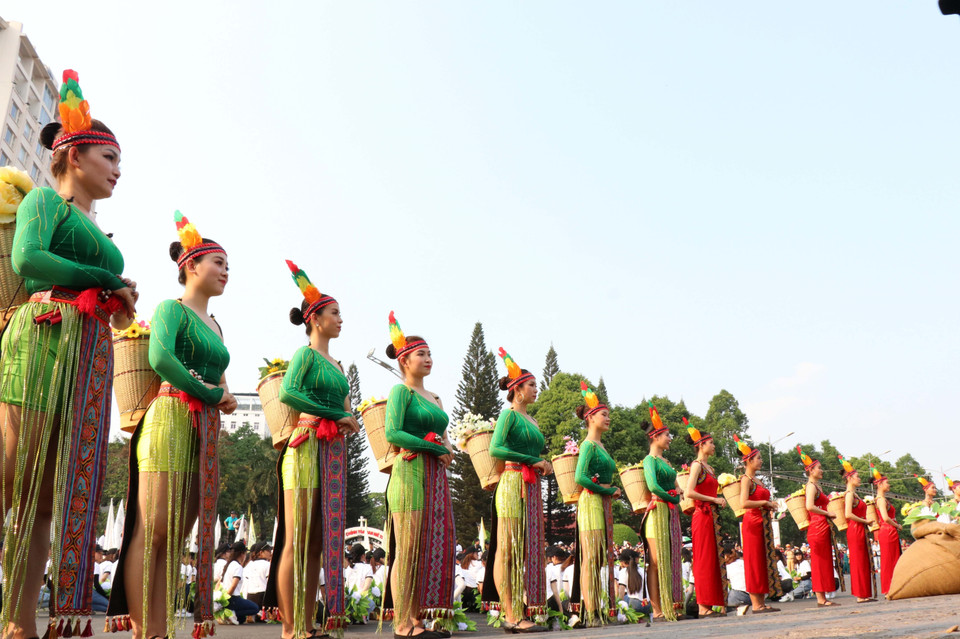 街头艺术节在得乐省邦美蜀市举行，吸引1500人参加。越通社记者俊英 摄
