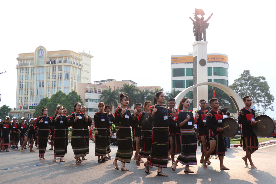 街头艺术节在得乐省邦美蜀市举行，吸引1500人参加。越通社记者俊英 摄