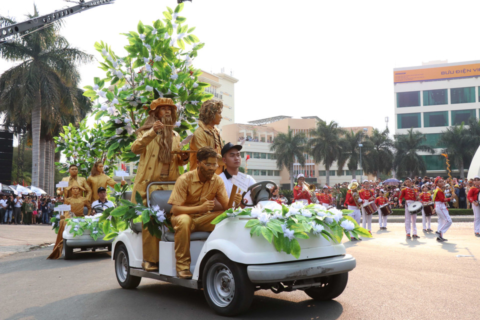 街头艺术节在得乐省邦美蜀市举行，吸引1500人参加。越通社记者俊英 摄