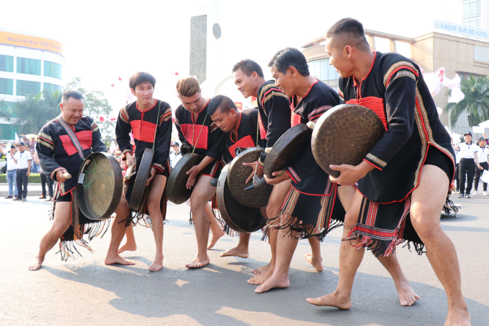 街头艺术节期间举行许多颇具特色的文艺节目。越通社记者俊英 摄