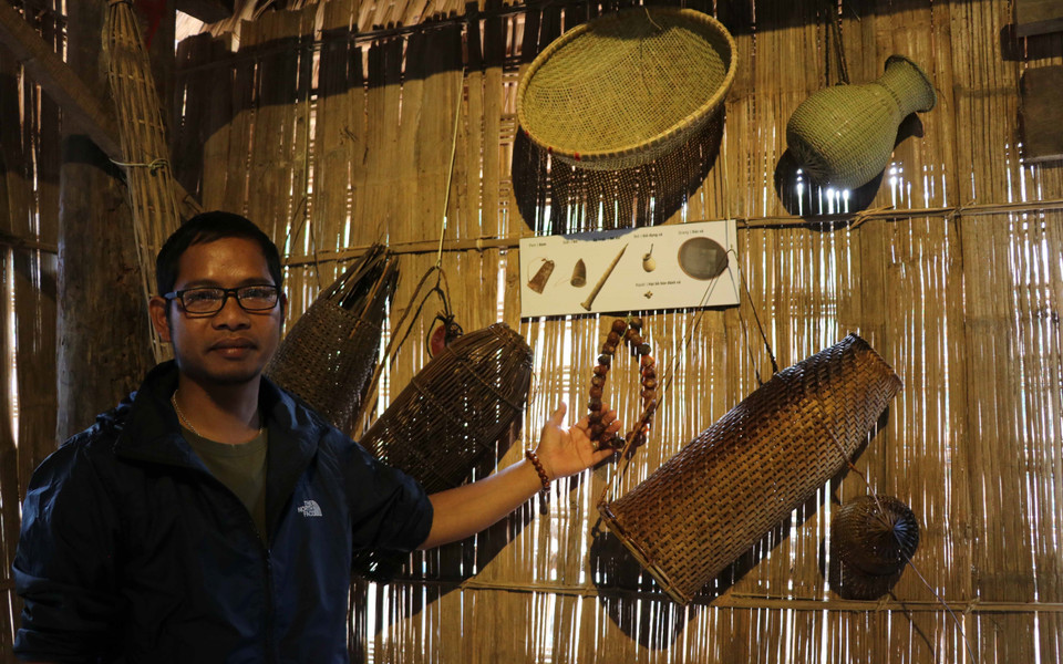  文化活动室摆着许多具有西原地区特色的生活用品。越通社记者鸿蝶 摄