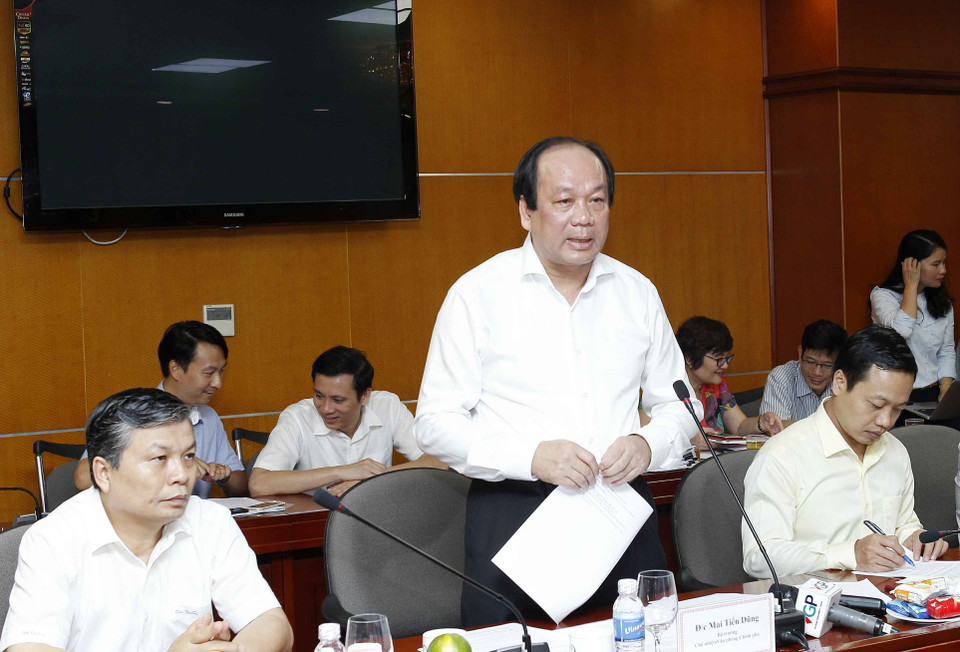 政府办公厅主任、政府工作组组长梅进勇发表指导性讲话。（图片来源：越通社）