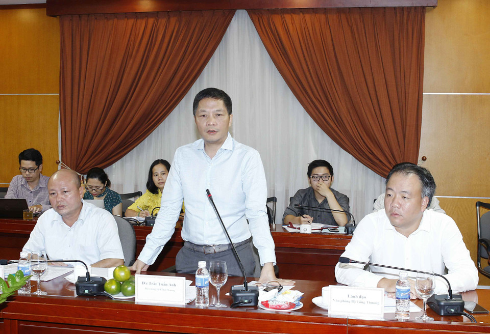 越南工贸部部长陈俊英发表讲话。（图片来源：越通社）