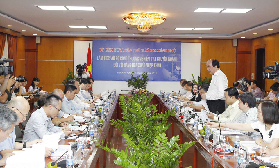 政府办公厅主任、政府工作组组长梅进勇发表指导性讲话。（图片来源：越通社）