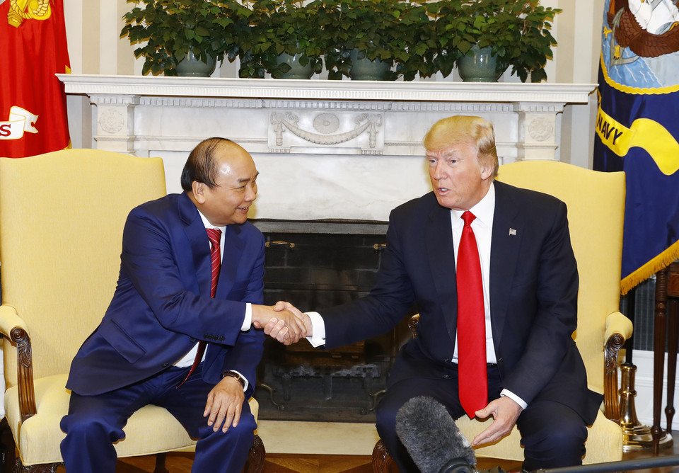 阮春福与特朗普举行会谈。（图片来源：越通社）