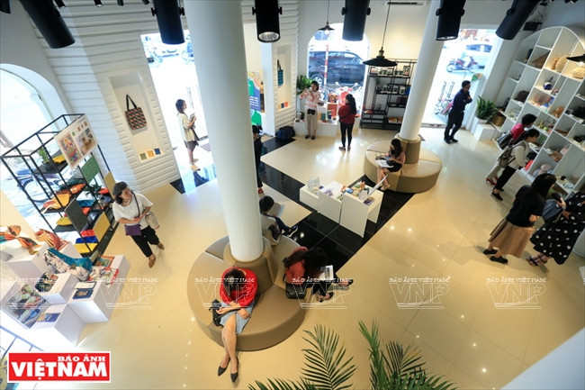 VKDC的设计款式陈列空间。图自《越南画报》