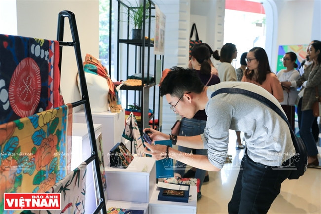 VKDC是设计学生和年经设计师交流场所。图自《越南画报》