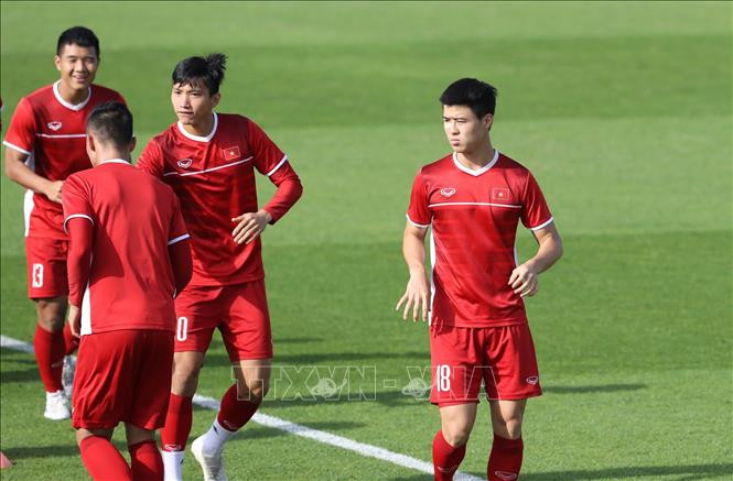 球员们在体育场练球。越通社记者 黄玲 摄