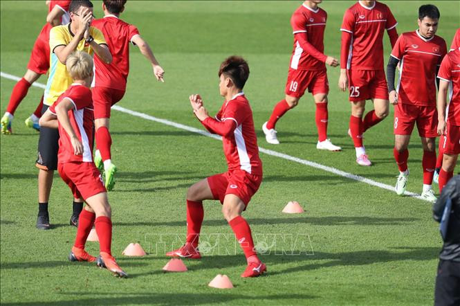 球员们在体育场练球。越通社记者 黄玲 摄