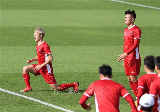 球员们在体育场练球。越通社记者 黄玲 摄