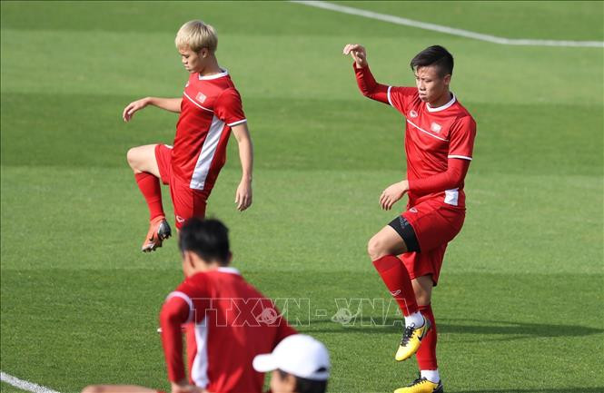 球员们在体育场练球。越通社记者 黄玲 摄