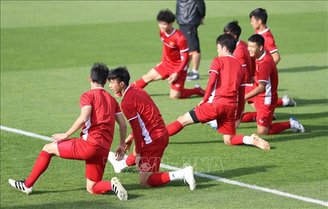 球员们在体育场练球。越通社记者 黄玲 摄