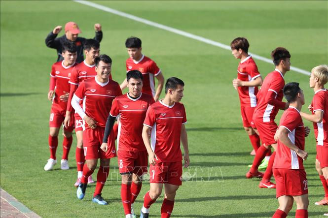 球员们在体育场练球。越通社记者 黄玲 摄