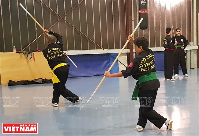 小龙堂门生练武。图自《越南画报》