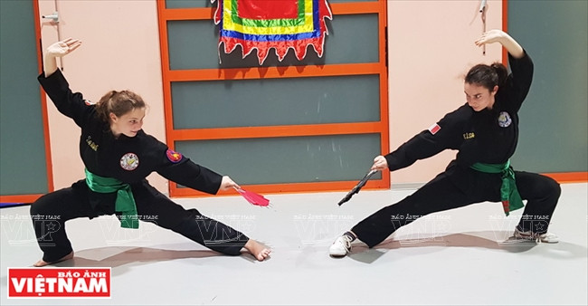 小龙堂门生练武。图自《越南画报》