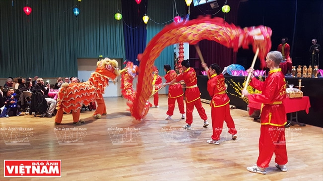 小龙堂门生参加许多活动。图自《越南画报》