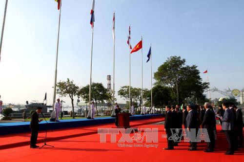 胡志明市人民委员会举行2017年东盟旗​升旗仪式。（图片来源：越通社）