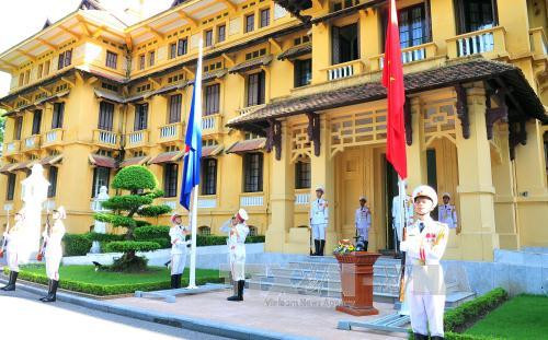 2017年东盟旗​升旗仪式。（图片来源：越通社）