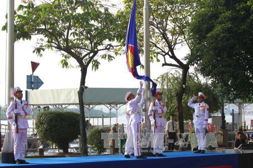 2017年东盟旗​升旗仪式。（图片来源：越通社）