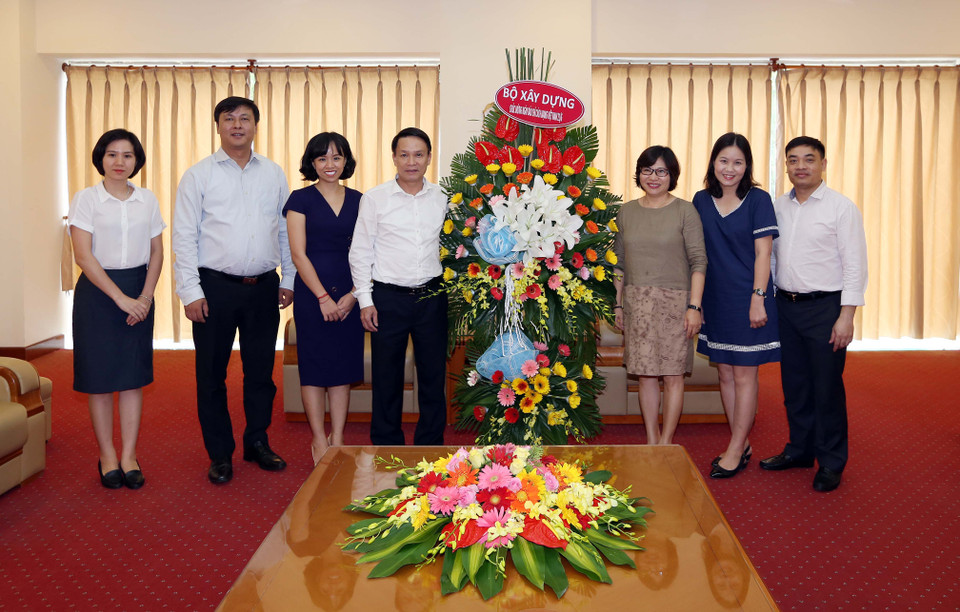 前来祝贺的建设部代表团。(图片来源:越通社)