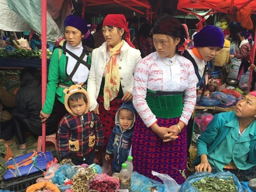 集市上普通的货品。（图片来源：人民军队报）