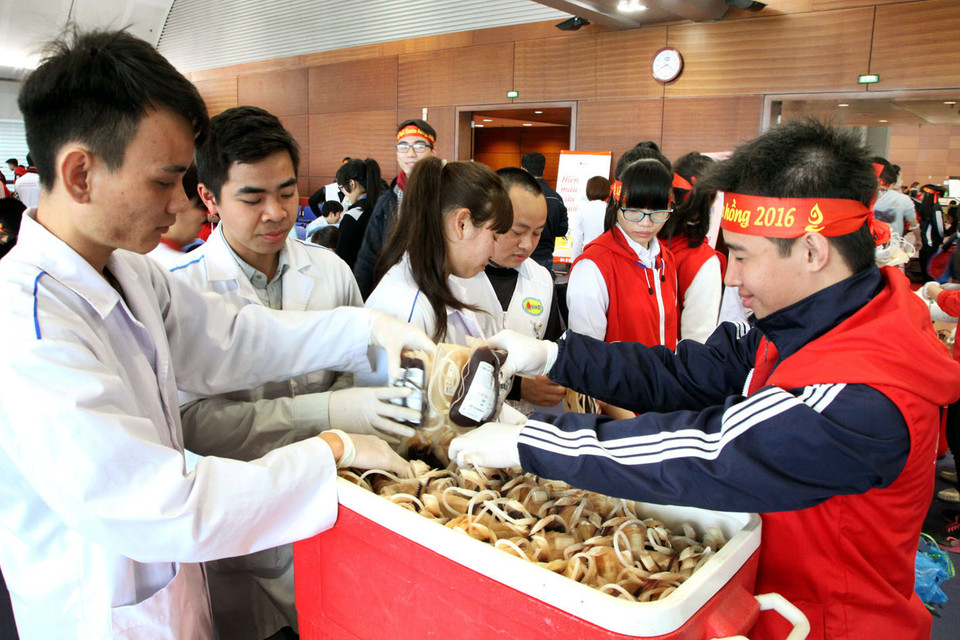 诸多志愿者参加献血节。（图片来源：越通社）