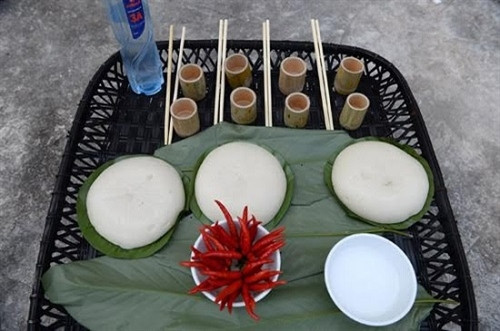 莱州省哈尼族同胞“湖事茶”春节中的传统美食。（图片来源：越南《人民军队报》）