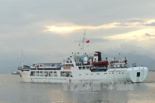 996号船启航前往长沙岛县。（图片来源：越通社）