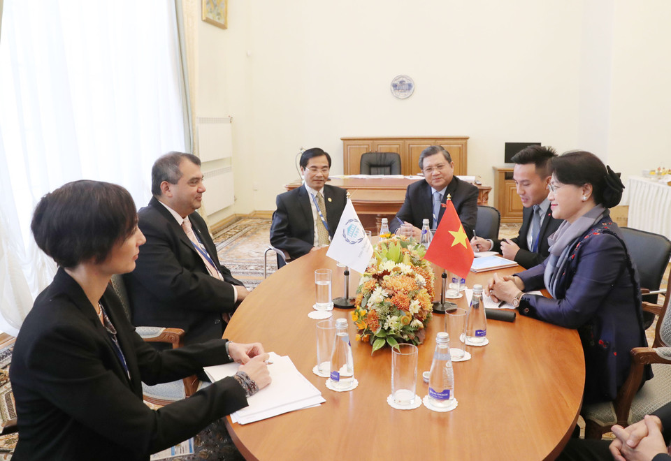 此前，越南国会主席阮氏金银在俄罗斯圣彼得堡市会见了各国议会联盟主席萨博·乔杜里。