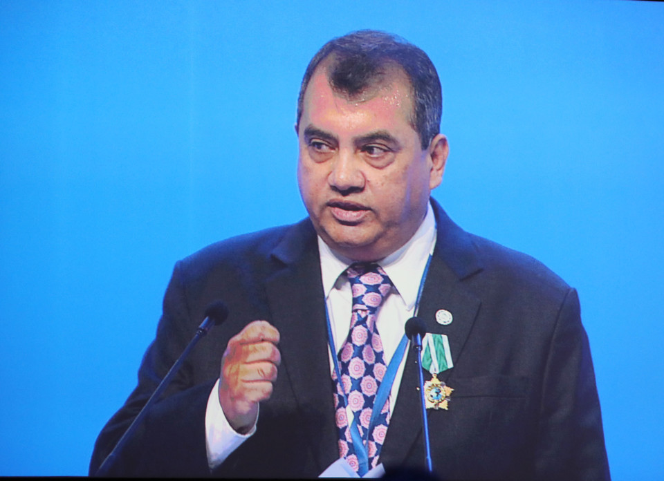 各国议会联盟主席萨博·乔杜里在大会上发表讲话。