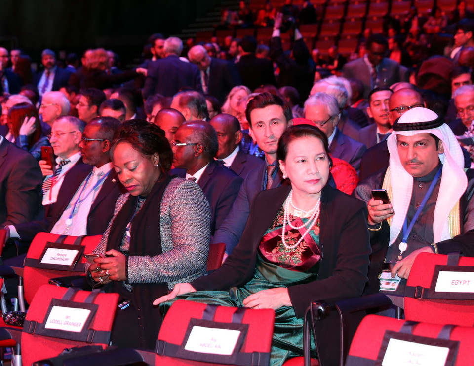 越南国会主席阮氏金银出席于当地时间10月14日晚在俄罗斯圣彼得堡市举行的第137届各国议会联盟大会开幕式。