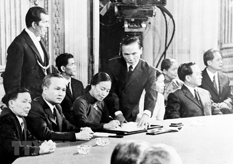 1973年1月27日，关于在越南结束战争和恢复和平的《巴黎协定》正式签署，迫使美国撤军回国。图自越通社