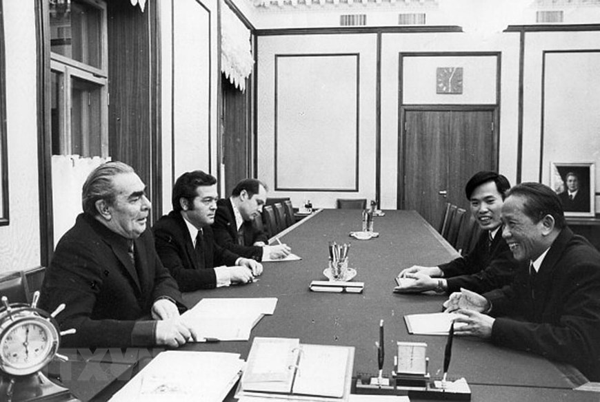 1975年10月29日苏联共产党中央委员会总书记列昂尼德•勃列日涅夫（Leonid Brezhnev ）与对苏联进行正式访问的越共中央总书记黎尹举行了会谈。图自越通社
