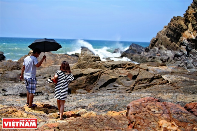 龙爪礁的地貌带有大自然神秘之美。（图片来源：越南画报）