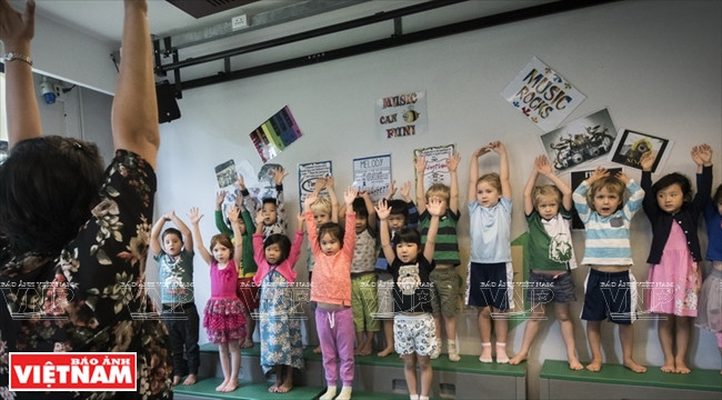 小学生上音乐课。图/资料