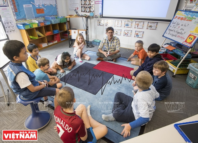 师生在生动的教学空间。图/资料