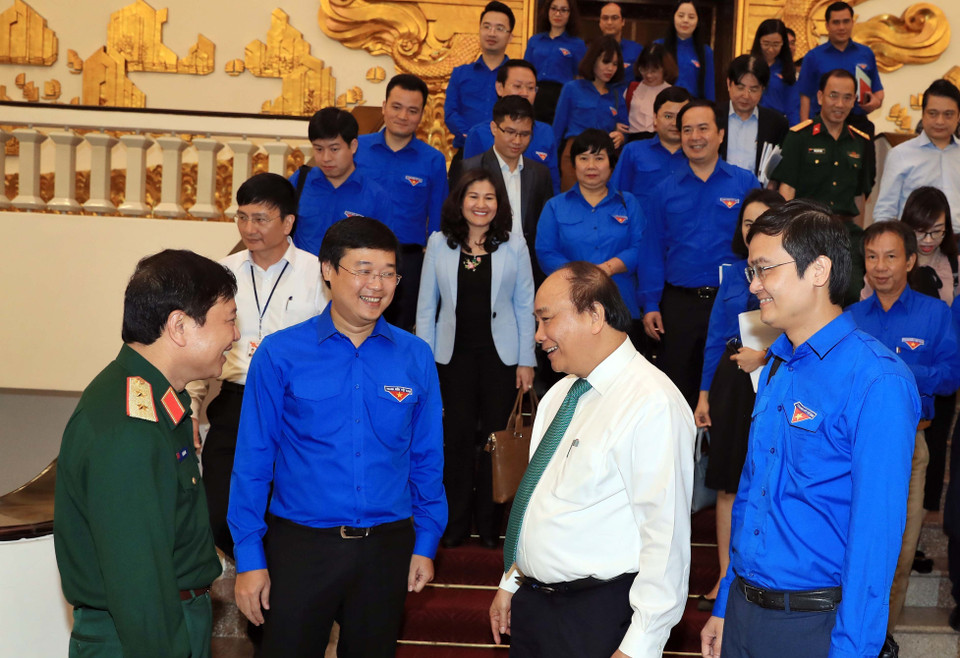 越南政府总理阮春福和胡志明共青团代表。越通社记者 统一 摄