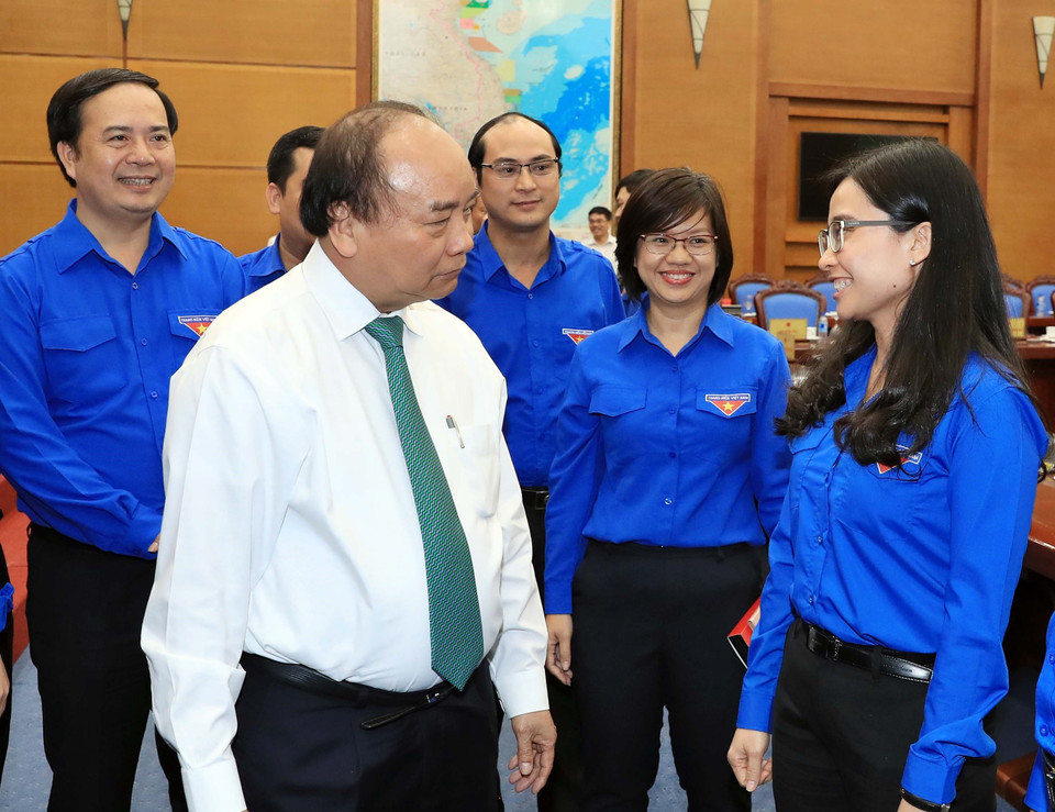 越南政府总理阮春福和胡志明共青团代表。越通社记者 统一 摄