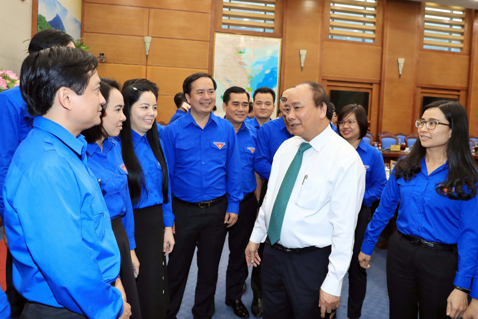 越南政府总理阮春福和胡志明共青团代表。越通社记者 统一 摄