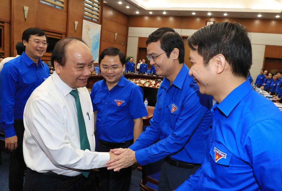 越南政府总理阮春福和胡志明共青团代表。越通社记者 统一 摄