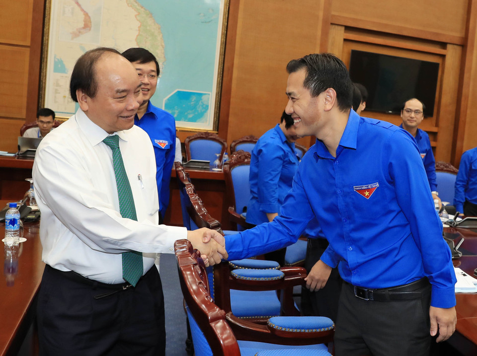 越南政府总理阮春福和胡志明共青团代表。越通社记者 统一 摄