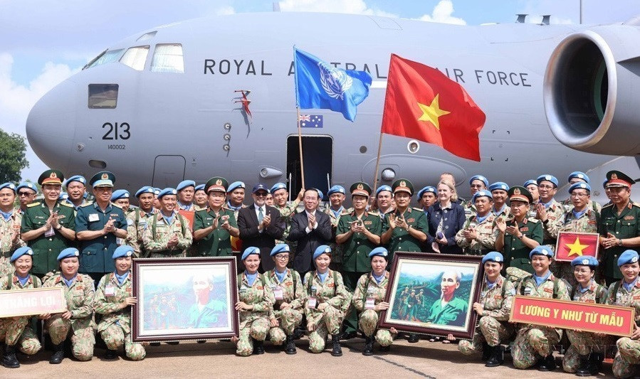 越南国家主席武文赏出席五号二级野战医院和第二工兵队赴南苏丹和阿卜耶伊执行联合国维和任务的出征仪式。图自越通社