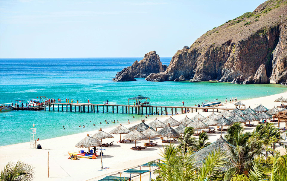 从峰顶上俯瞰奇窝滩的原始之美。图自越南画报