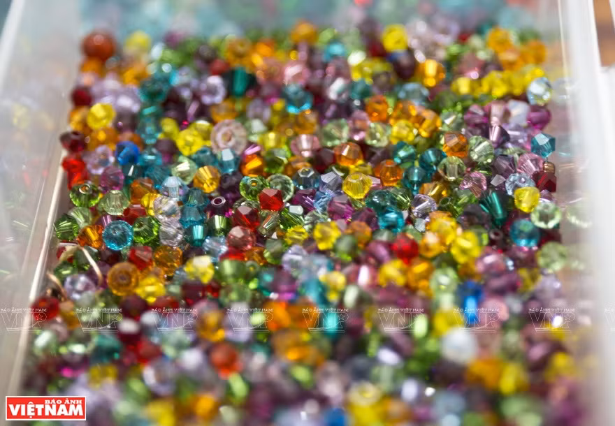 铜丝画辅料。图自越南画报