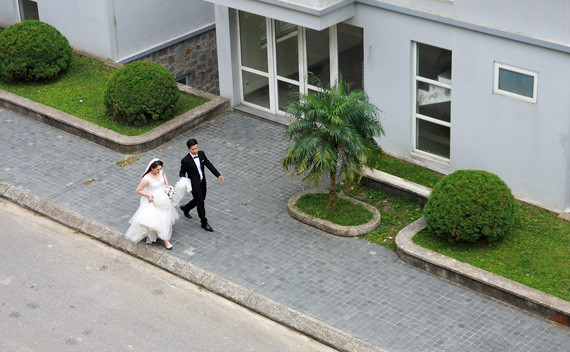 三岛以迷人的风光和宜人的气候成为诸多游客喜爱的旅游 目的地以及新人们的婚纱照热门取景地。
