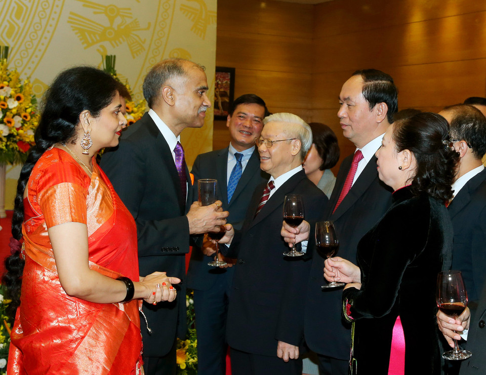 各国驻越大使向越南党和国家领导人祝贺。