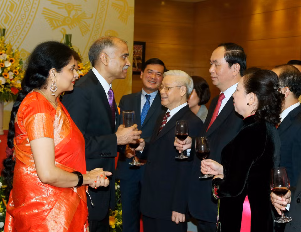 各国驻越大使向越南党和国家领导人祝贺。