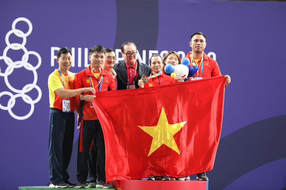 在举重项目，王氏玄在女子举重45公斤级比赛中以172公斤的成绩夺得金牌。越通社记者 黄玲 摄