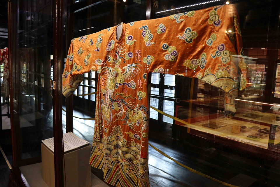 阮朝保大皇帝的鞋子。越通社记者 杜长 摄